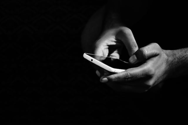 Ver a cada rato el celular puede ser bueno para el cerebro