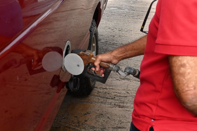 Continúa en 88 centavos la gasolina para este martes, asegura DACO