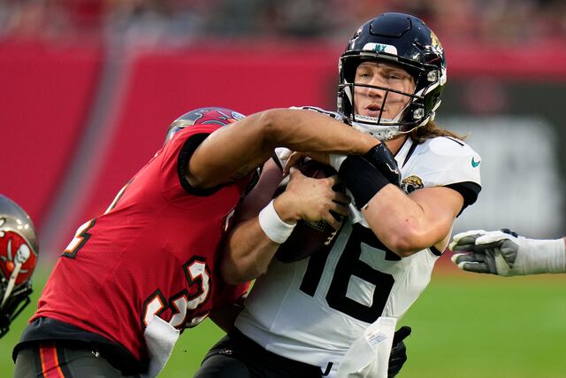 Quarterback de Jaguars lidia con esguince de hombro