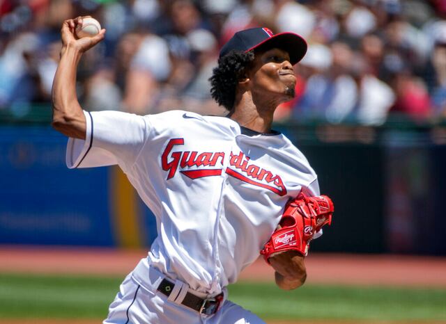 McKenzie domina a Yanquis y Guardianes ganan 2-0