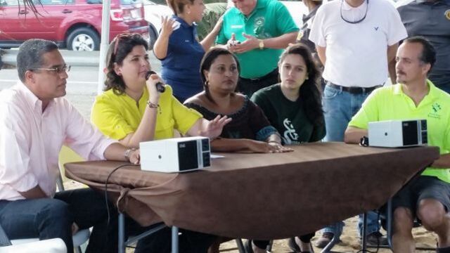 Inauguran primera playa en la isla “basura cero”