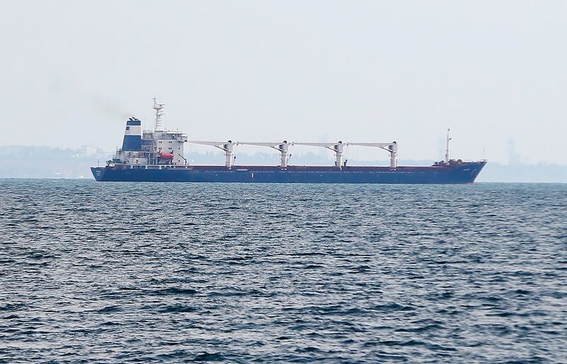 Ucrania: salió el primer barco con 26.000 toneladas de cereales