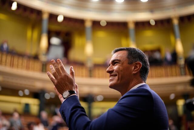 Pedro Sánchez es reelegido como presidente del gobierno español por mayoría parlamentaria