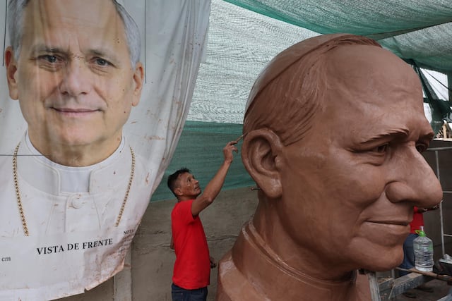 La estatua más grande del mundo en honor al papa León XIV toma forma en Perú