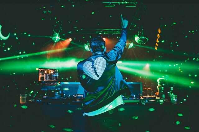 Mark Ronson invita a disfrutar de las 'Sad bangers' con su Club Heartbreak