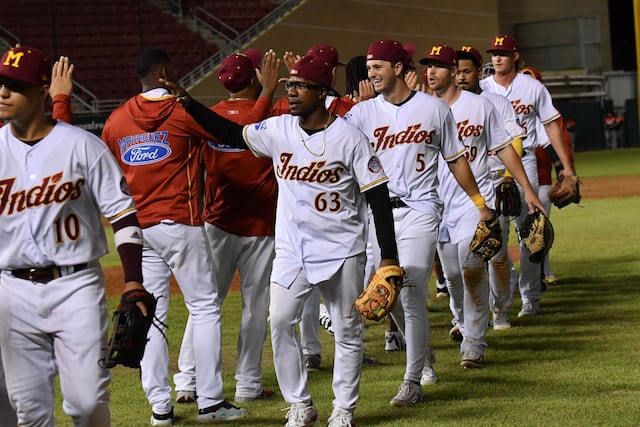 ¿Qué equipos obtuvieron victorias anoche en la Liga de Béisbol Profesional Roberto Clemente?