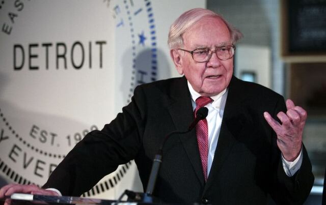 Warren Buffett advierte a los accionistas que no escuchen a expertos de Wall Street