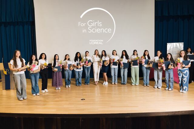 18 estudiantes se gradúan del programa “For Girls in Science”