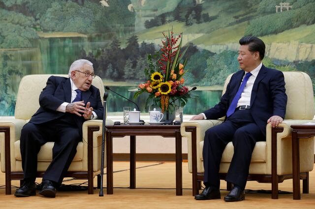 Muerte de Henry Kissinger genera ola de elogios y críticas en el mundo
