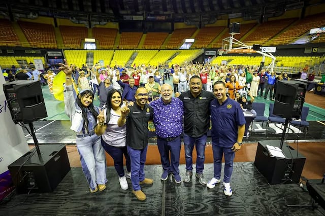Baile, canto y arte: más de 300 adultos mayores participan en festival en Arecibo