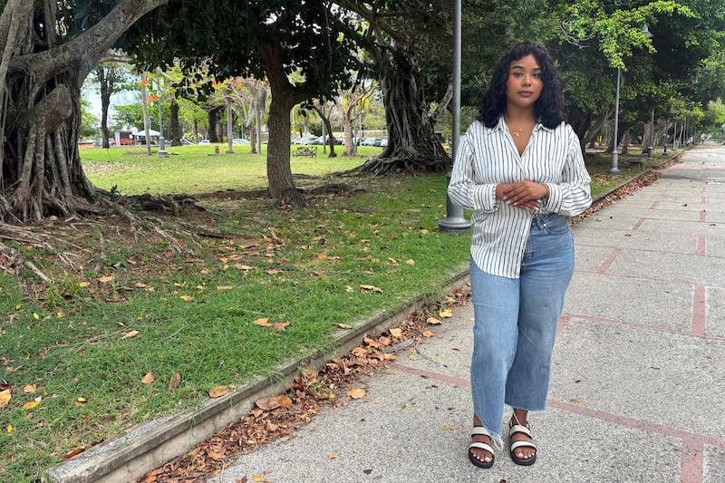 Nagelys Cristal Viera, exmiembro del 'Army', posa durante una entrevista con EFE este jueves, en San Juan.