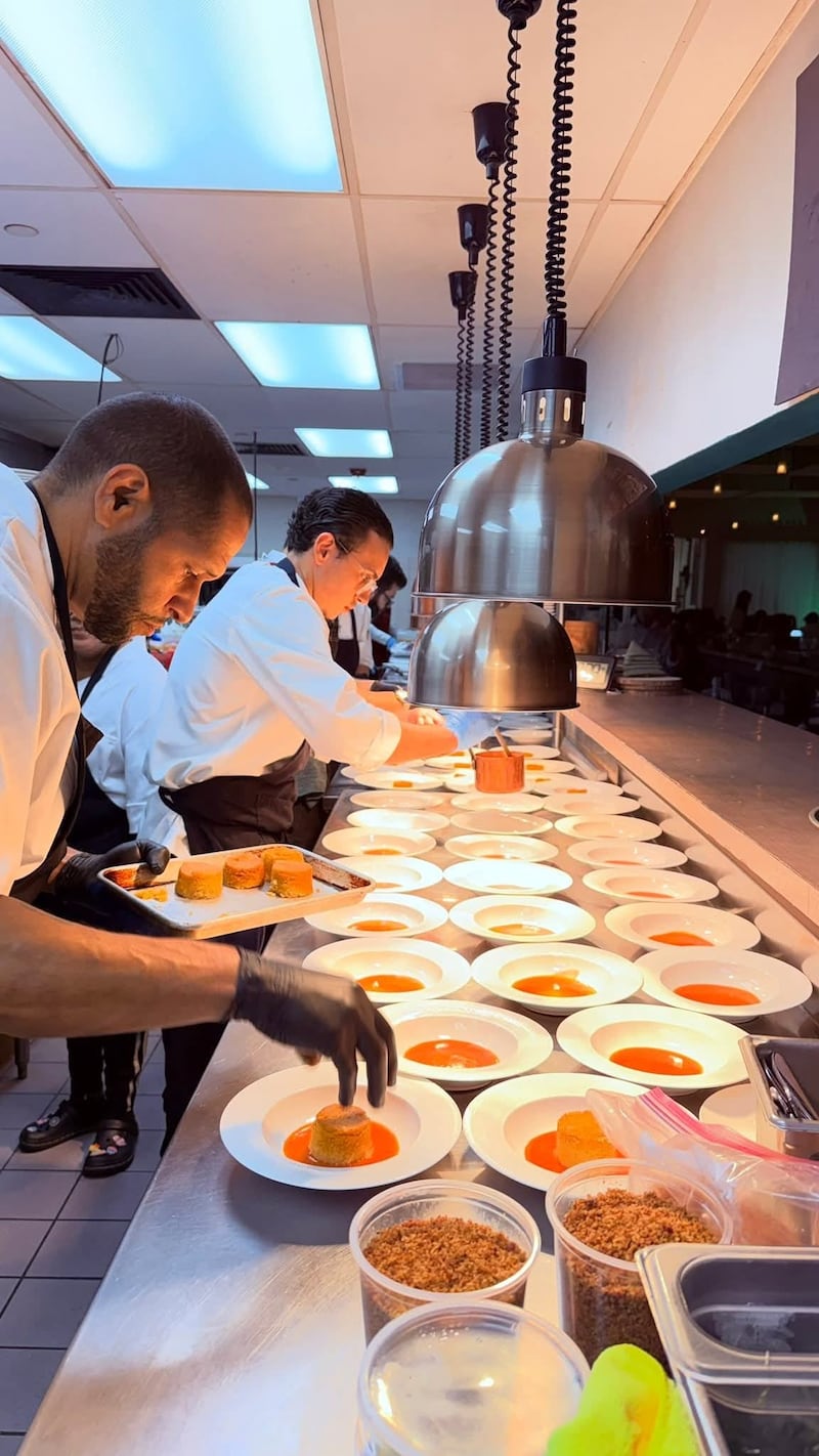 La cena de degustación se realizó en colaboración con los chefs Rómulo Mackintoy, Roger Sandoval, y el chocolatero, Germán Ramos de Montandero.