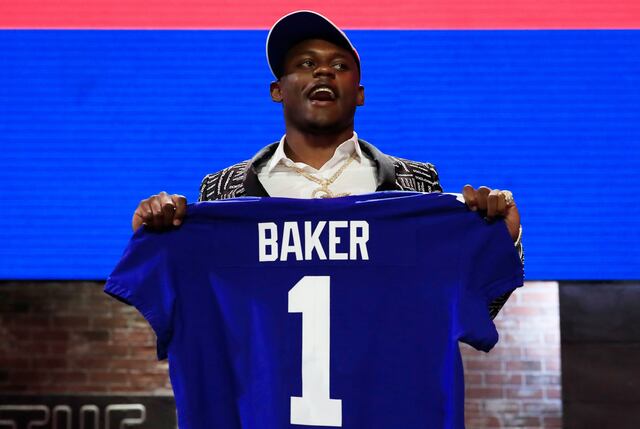 Jugador de los New York Giants se entrega a la policía
