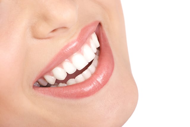 Riesgo de contraer enfermedades por tratamientos de blanqueamiento y “perridientes”