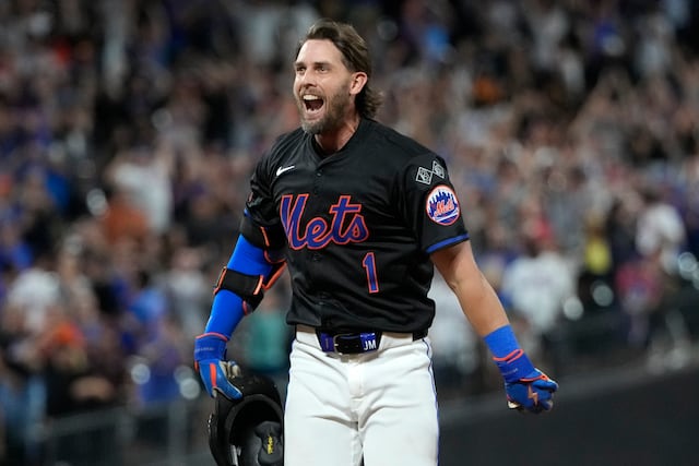Jeff McNeil sufre fractura de muñeca y se perderá el resto de la temporada regular con Mets