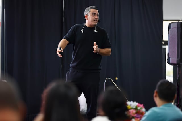 Casa llena en el primer taller del “Dog Guru” para conocer los principios del lenguaje canino