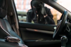 Mujer deja su carro sin seguro en Condado: al regresar descubre que le habían llevado la cartera