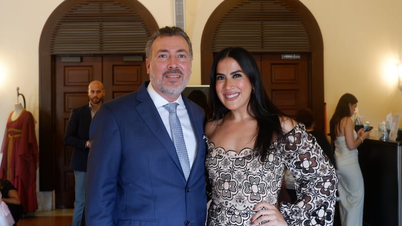 Víctor Carlo Chévere, jefe de Gastroenterología en la Escuela de Medicina del Recinto de Ciencias Médicas de la UPR, y la graduanda Karelys Burgos Irizarry, del mismo programa.