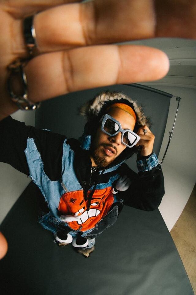 Chris Palace es firmado por la superestrella Rauw Alejandro