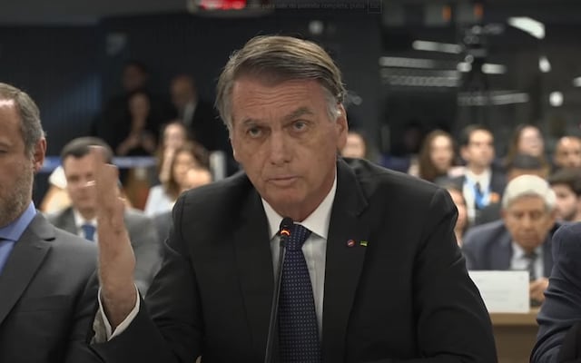 Supremo de Brasil advierte a Bolsonaro que puede ir a prisión si usa redes sociales