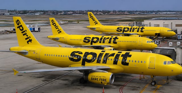 Anuncian ayuda a pasajeros y empleados tras cierre de Spirit