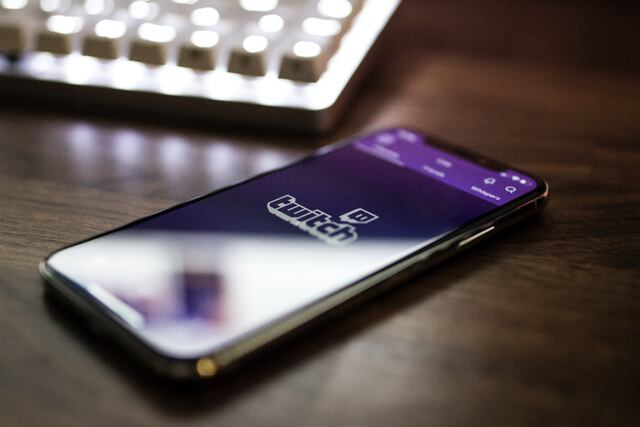 Twitch retrocedió en su decisión y vuelve a prohibir los desnudos artísticos