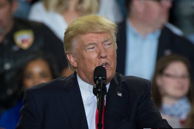 Trump amenaza a exdirector del FBI