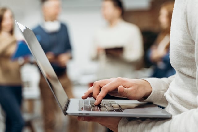 Senado aprueba medida para eximir del IVU compra de ‘laptops’ y tabletas como materiales escolares