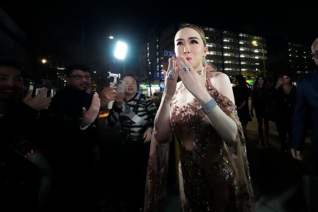 Miss Universo destrona a otra candidata de concurso celebrado en México