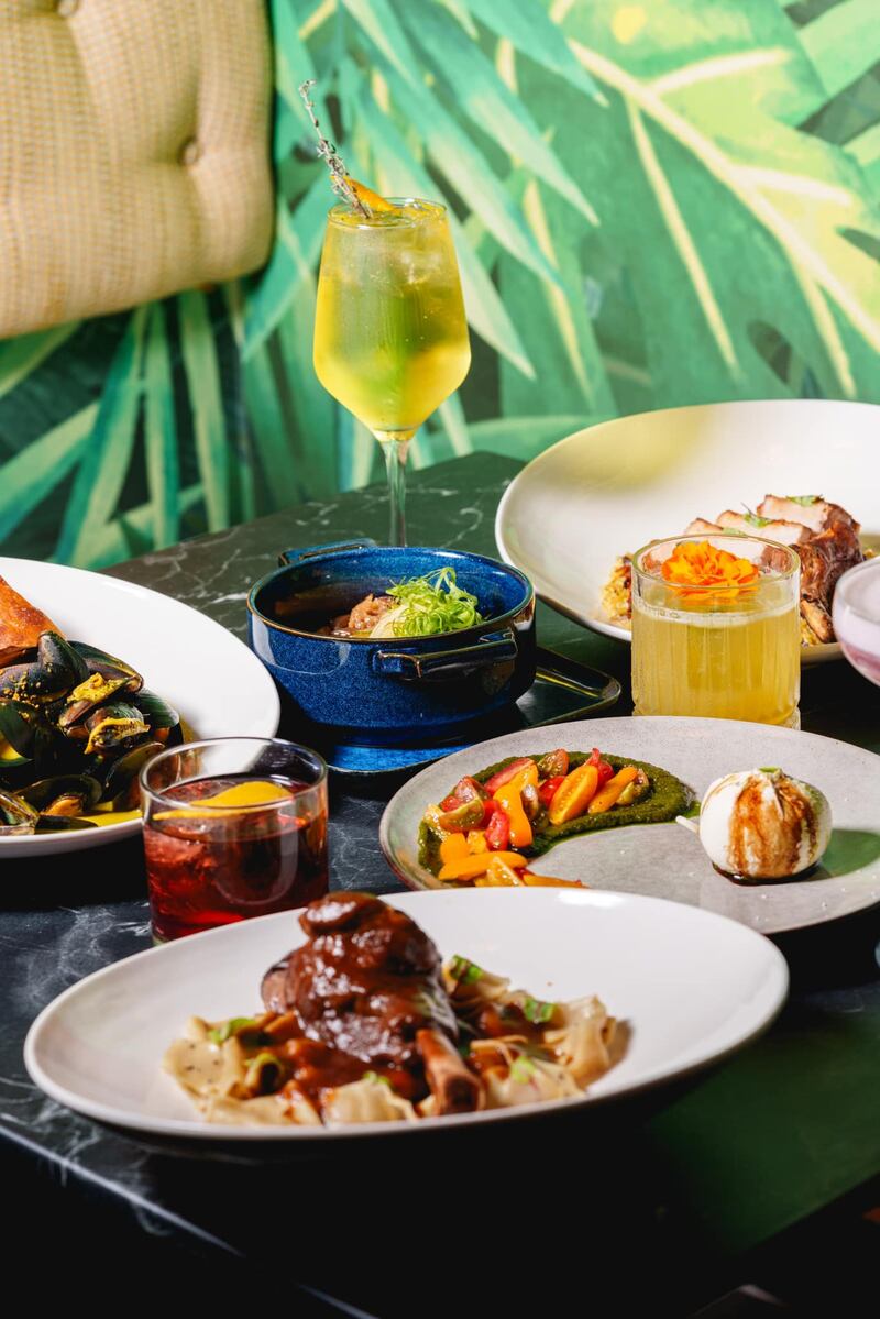 Los platos principales reflejan la maestría y dedicación del equipo culinario de Sorella, liderado por el chef Juan Figueroa. 