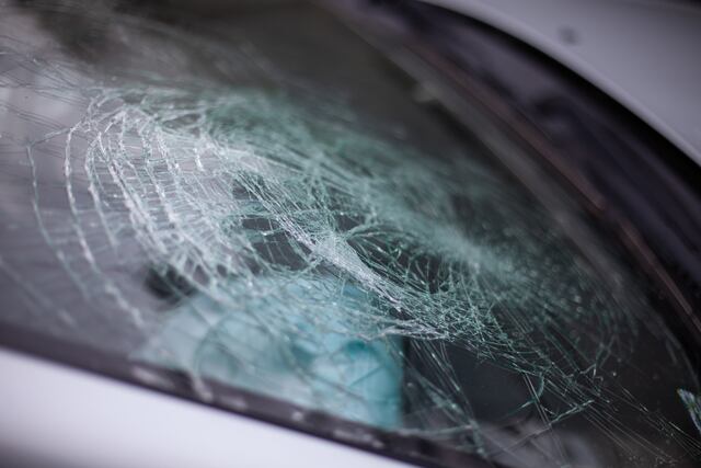 Conductora a exceso de velocidad arrolla a cuatro peatones en Barranquitas