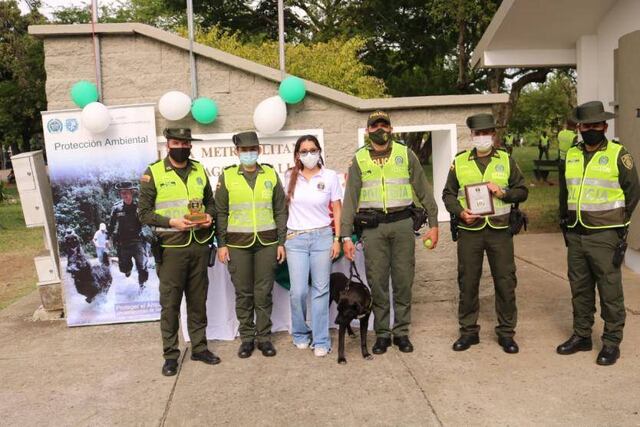 Perrito que se perdió en las protestas volvió a su trabajo como guardián