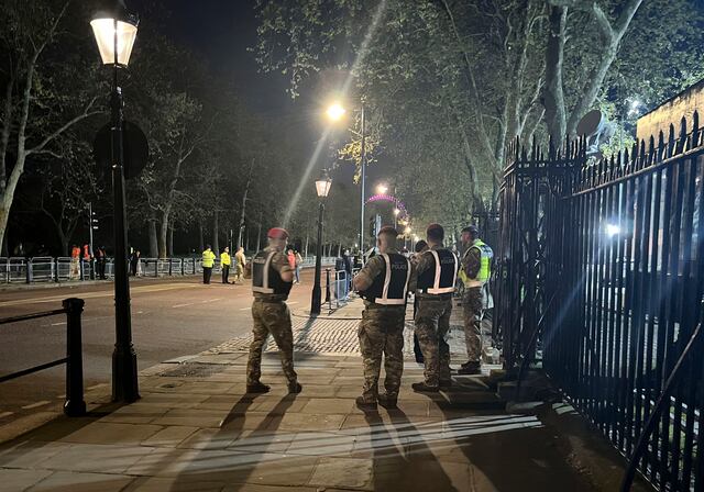 Policía detona paquete frente a Palacio de Buckingham