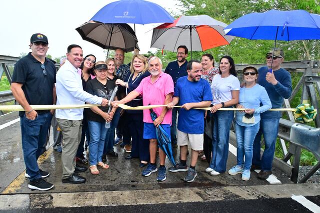Gobernadora inaugura puente modular en Lajas