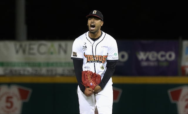 Victoria de Cayey y Salinas en el inicio de la serie final de la Doble A
