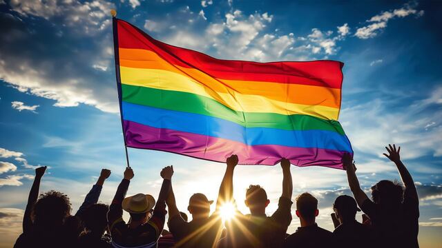 Acusan al gobierno de utilizar fondos para “negar derechos de las personas no binarias”
