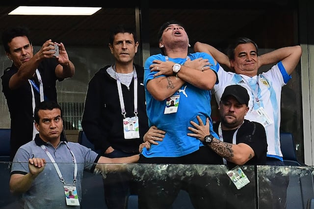 Victoria de Argentina manda al hospital a Maradona