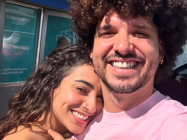 VIDEO | PJ Sin Suela y Adriana Luna sellan su amor con un tatuaje en común
