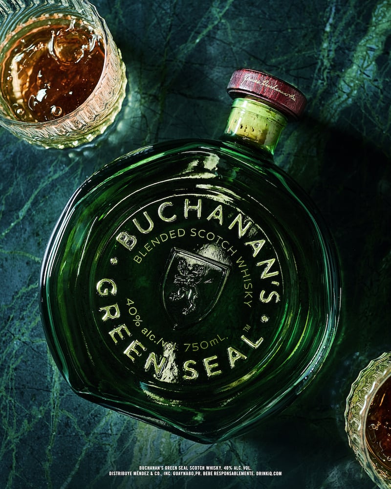 La nueva propuesta incorpora un single malt de Glen Elgin y fue presentada durante una experiencia que combinó música, cultura y celebración en el Viejo San Juan.