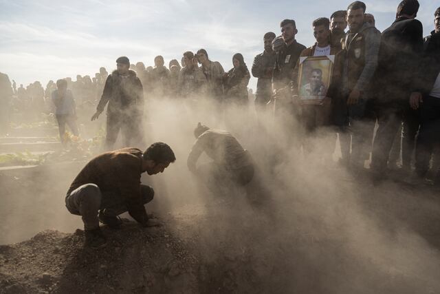Turquía intensifica bombardeos contra kurdos tras muerte de soldados turcos