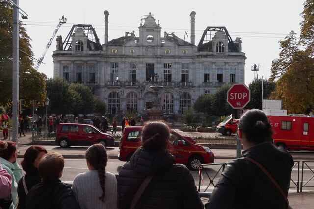 Limoges, tras el incendio en la protesta que destruyó el Ayuntamiento: “Es desolador”