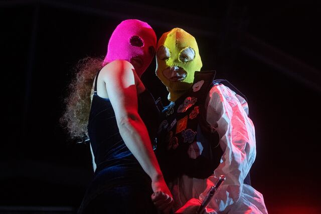 Justicia rusa declara ilegal al grupo punk Pussy Riot por considerarlo “extremista”