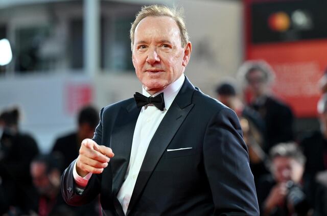 Kevin Spacey alcanza acuerdo extrajudicial con tres hombres que lo acusaban de agresión sexual
