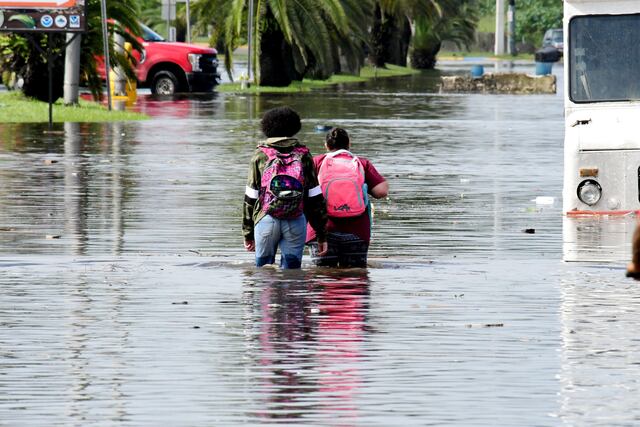 Activan préstamos de emergencia y moratorias ante impacto de lluvias en la isla