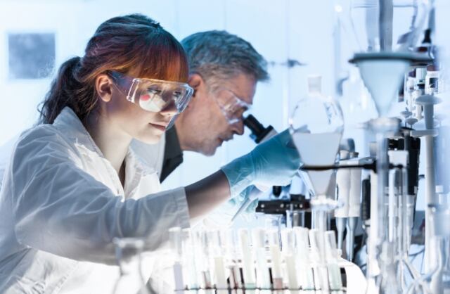 Científicos logran cambiar células cancerígenas agresivas en células sanas