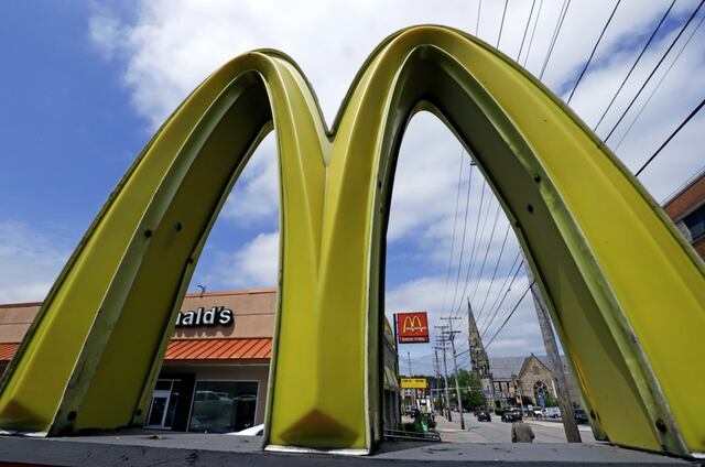 McDonald's aumenta el salario de sus empleados