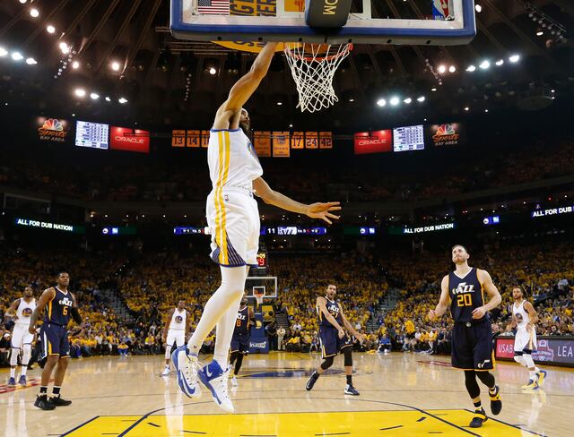 Warriors siguen imparables, mientras los Wizards logran su primer triunfo