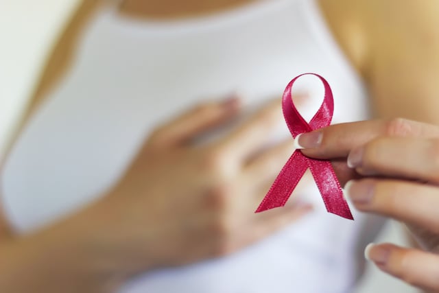 Mujeres deben someterse a mamografías desde los 40 años para detectar el cáncer, según expertos