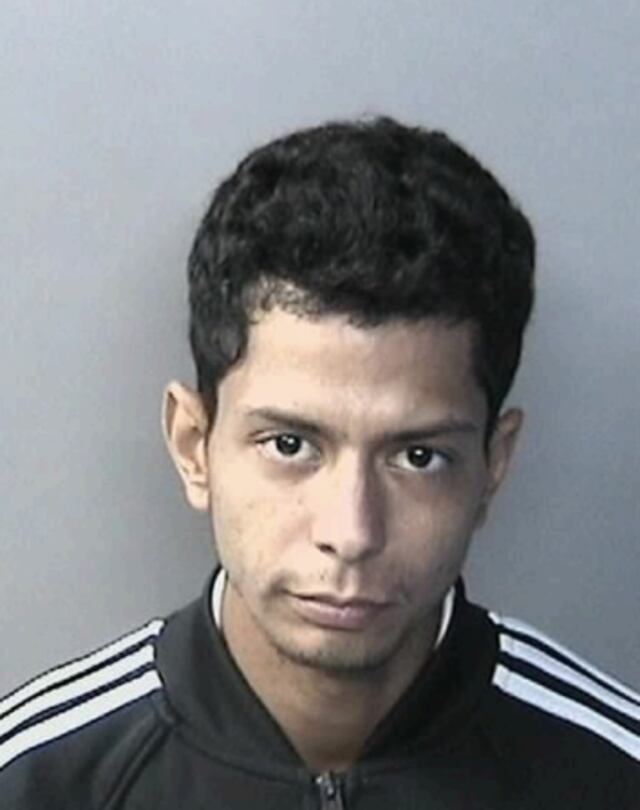 Policía busca a hombre acusado de robar a septuagenaria con un destornillador en Carolina