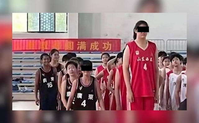 La basquetbolista de 14 años que causa furor por su impresionante altura